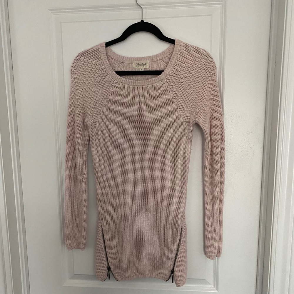 Pink tunic sweater with zipper details